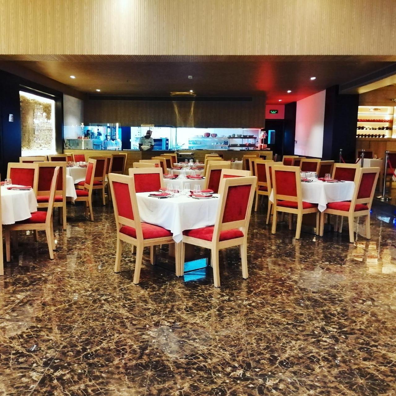 The Olive Hotel, Juffair Manama Exteriör bild